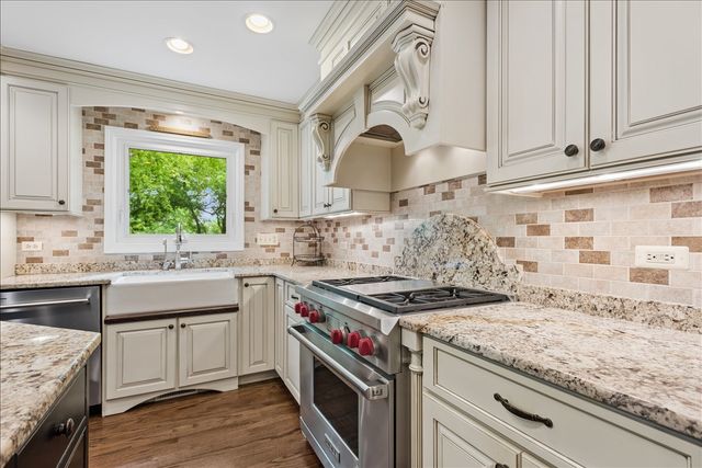 3002 EASTON Place, St. Charles, IL 60175