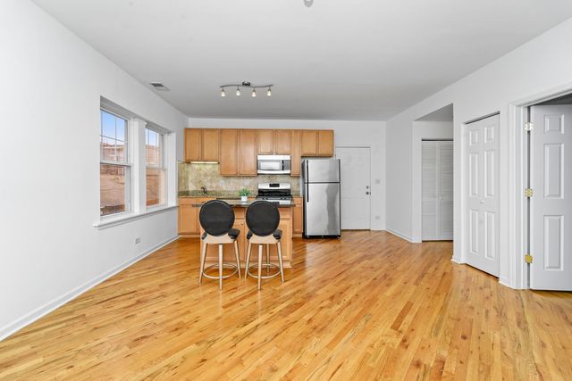 2414 W Bryn Mawr Avenue 1W, Chicago, IL 60659