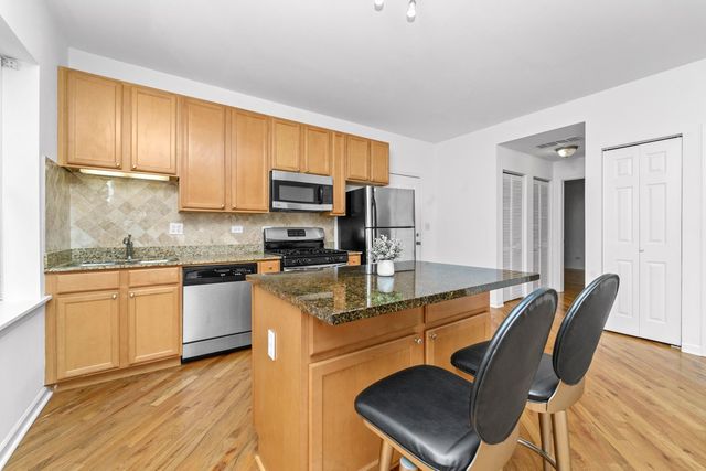 2414 W Bryn Mawr Avenue 1W, Chicago, IL 60659