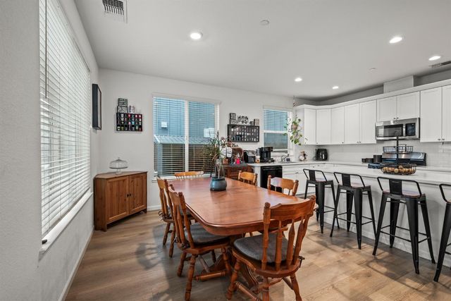 5541 Malibu Palm Ct, Sacramento, CA 95842