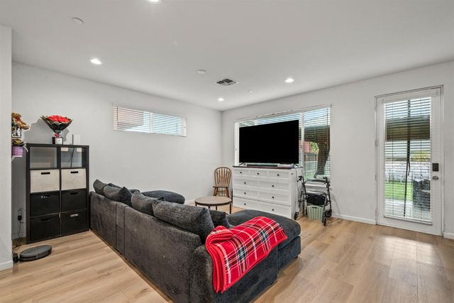 5541 Malibu Palm Ct, Sacramento, CA 95842