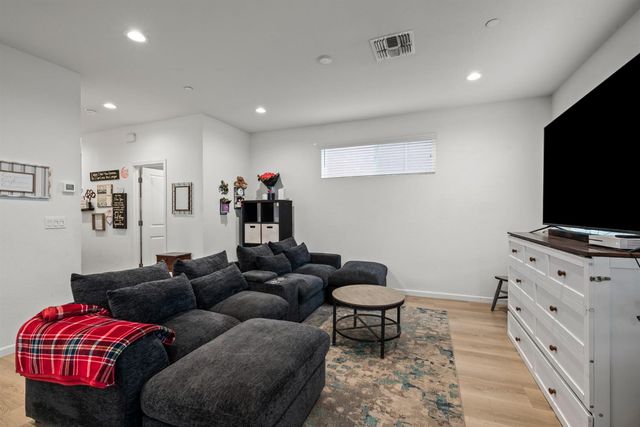 5541 Malibu Palm Ct, Sacramento, CA 95842