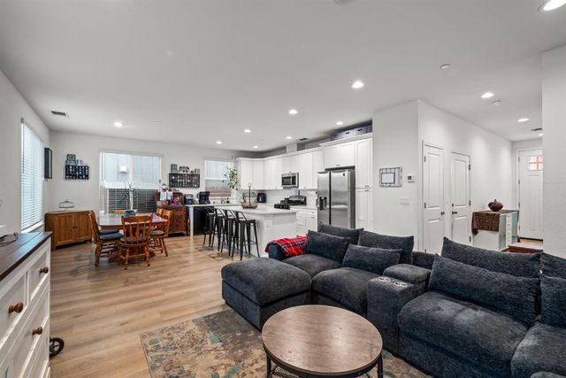 5541 Malibu Palm Ct, Sacramento, CA 95842