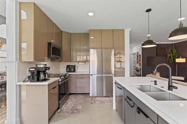 7840 Rockport Circle, Lake Worth, FL 33467