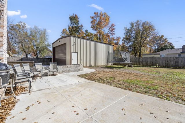 660 W Village Street, Springfield, MO 65807