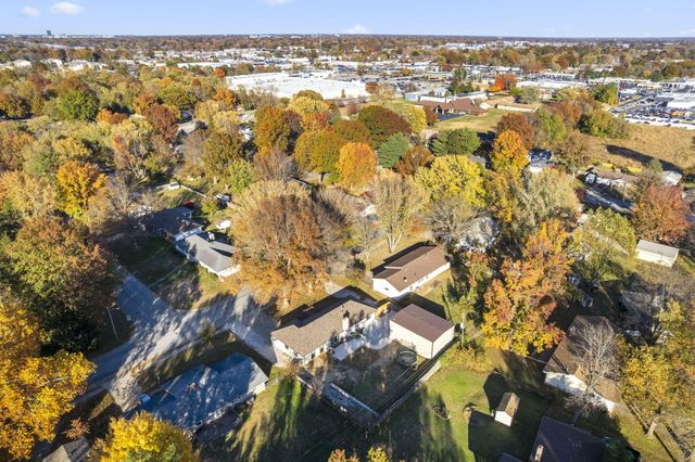 660 W Village Street, Springfield, MO 65807