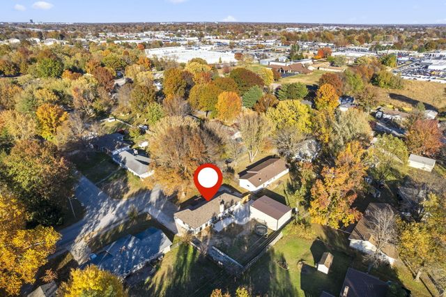 660 W Village Street, Springfield, MO 65807