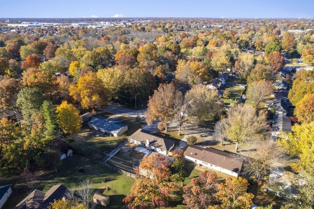 660 W Village Street, Springfield, MO 65807