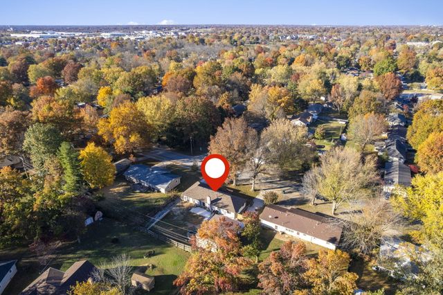 660 W Village Street, Springfield, MO 65807