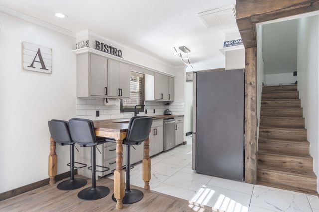 660 W Village Street, Springfield, MO 65807