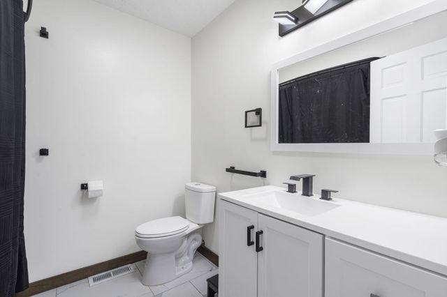 660 W Village Street, Springfield, MO 65807