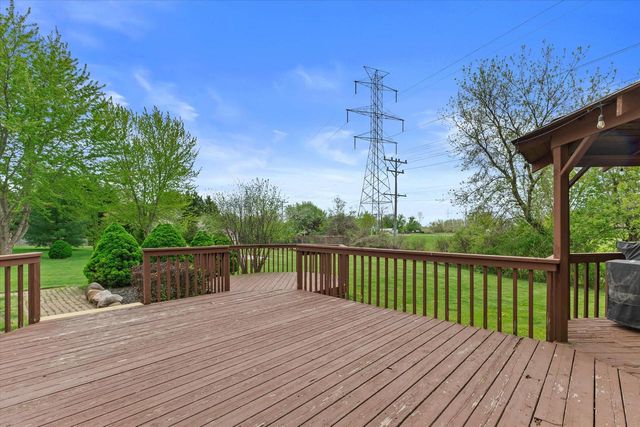7589 Pacific STREET, Franklin, WI 53132