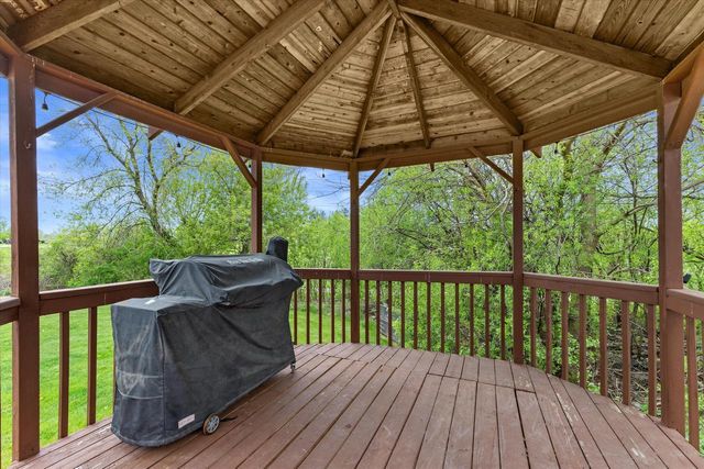 7589 Pacific STREET, Franklin, WI 53132