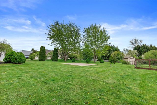 7589 Pacific STREET, Franklin, WI 53132