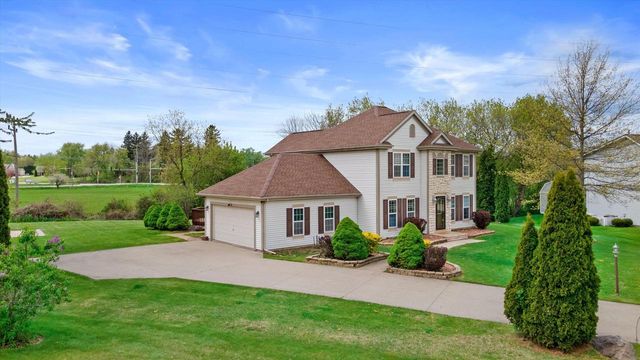 7589 Pacific STREET, Franklin, WI 53132