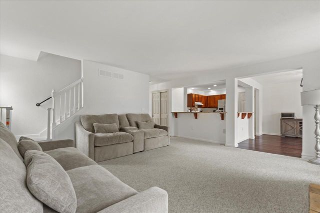 7589 Pacific STREET, Franklin, WI 53132