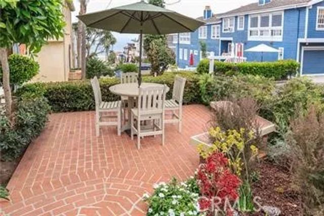 216 6th Street, Manhattan Beach, CA 90266
