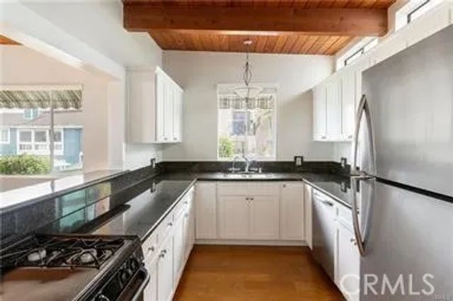 216 6th Street, Manhattan Beach, CA 90266