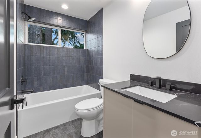 10734 Interlake Avenue N, Seattle, WA 98133