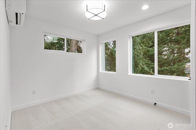 10734 Interlake Avenue N, Seattle, WA 98133