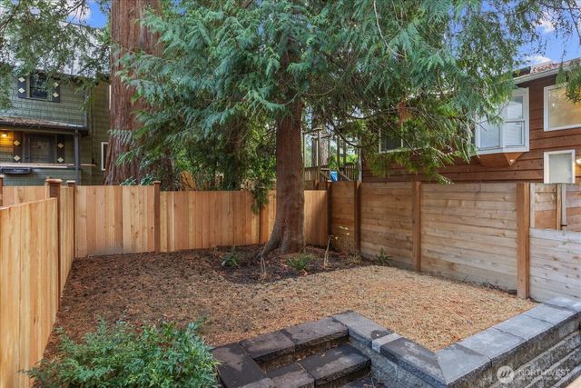 10734 Interlake Avenue N, Seattle, WA 98133