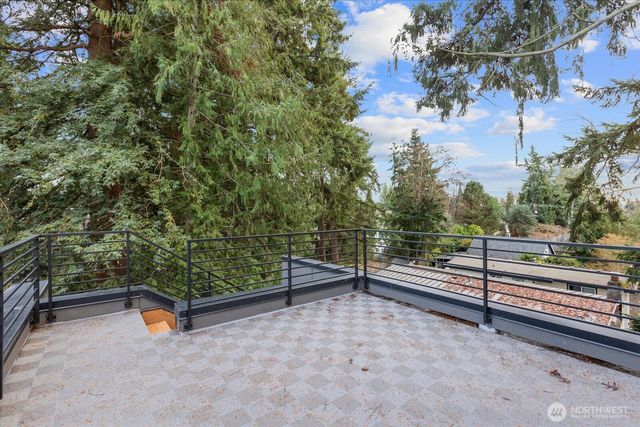 10734 Interlake Avenue N, Seattle, WA 98133