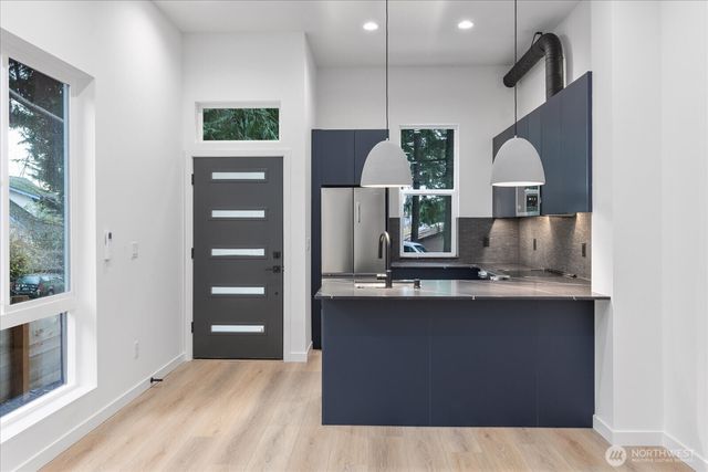 10734 Interlake Avenue N, Seattle, WA 98133