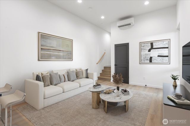 10734 Interlake Avenue N, Seattle, WA 98133