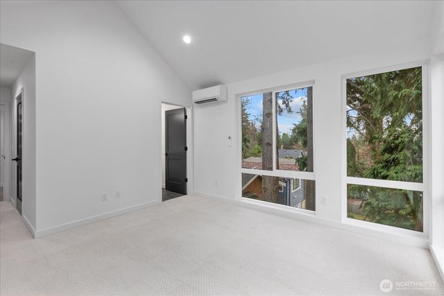 10734 Interlake Avenue N, Seattle, WA 98133