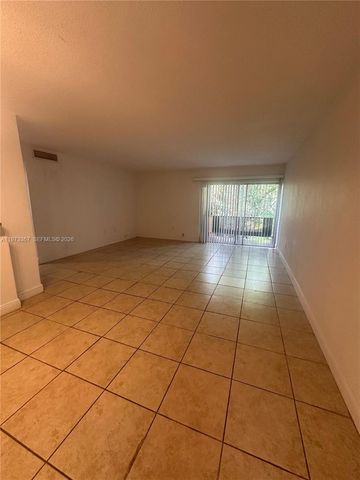 9487 SW 76th St M8, Miami, FL 33173