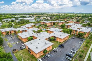 9487 SW 76th St M8, Miami, FL 33173