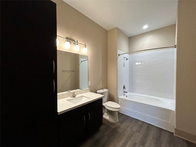 230 T C Jester Boulevard BB.307, Houston, TX 77007