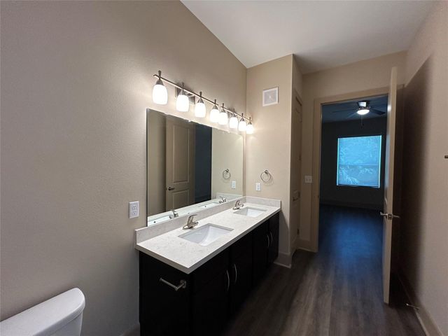 230 T C Jester Boulevard BB.307, Houston, TX 77007