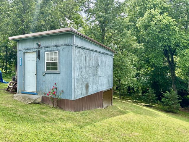 205 W Harp St, Manchester, TN 37355