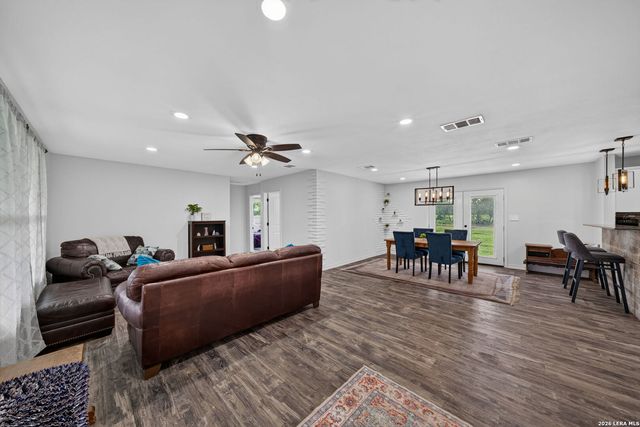 5054 ODaniel, Seguin, TX 78155