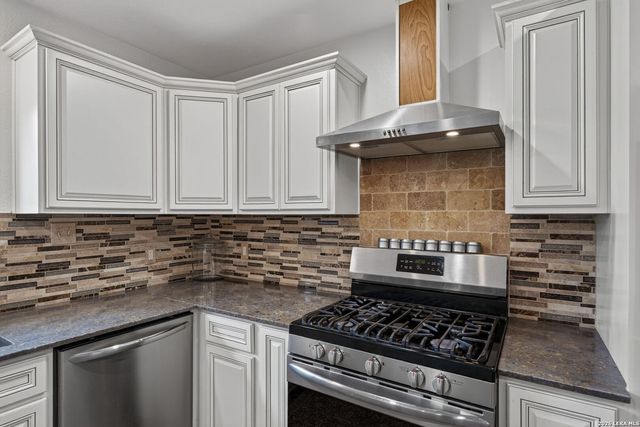 5054 ODaniel, Seguin, TX 78155