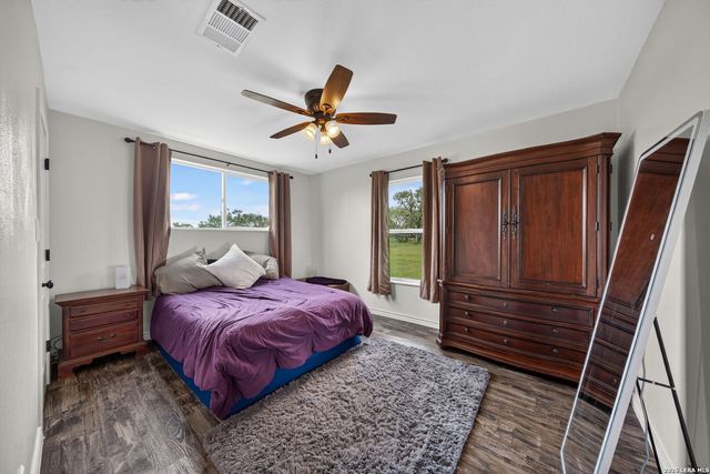 5054 ODaniel, Seguin, TX 78155