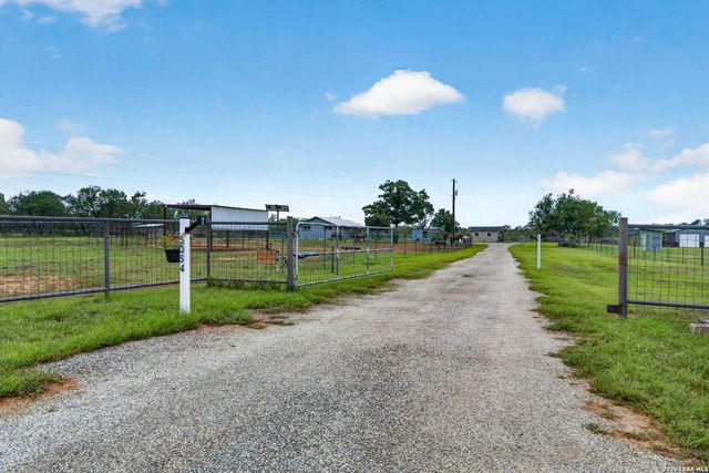 5054 ODaniel, Seguin, TX 78155