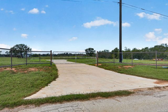 5054 ODaniel, Seguin, TX 78155