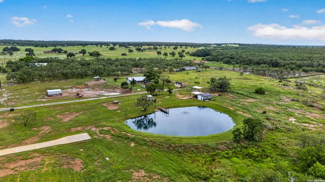 5054 ODaniel, Seguin, TX 78155