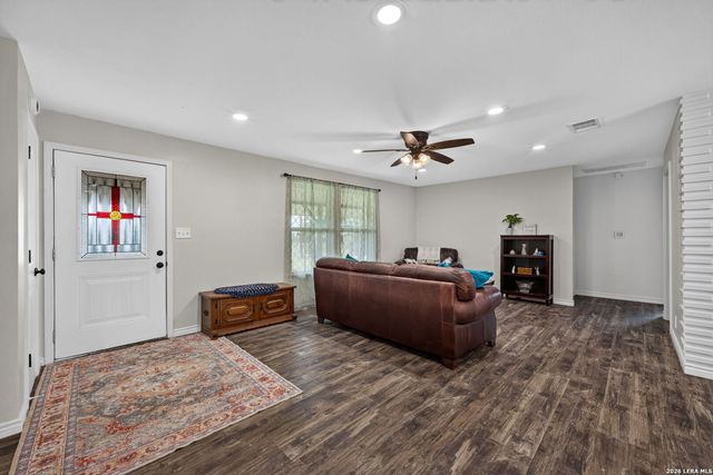 5054 ODaniel, Seguin, TX 78155