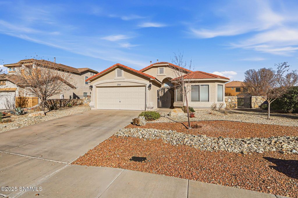 2516 Gila Bend Loop, Las Cruces, NM 88011