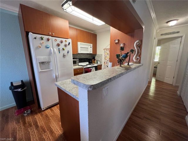 4603 Bayshore DR F8, Naples, FL 34112