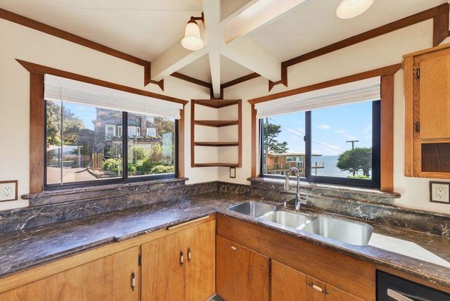 1 Gray Way, Watsonville, CA 95076