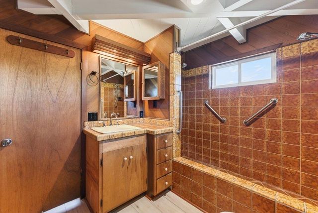 1 Gray Way, Watsonville, CA 95076