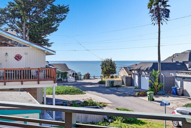 1 Gray Way, Watsonville, CA 95076