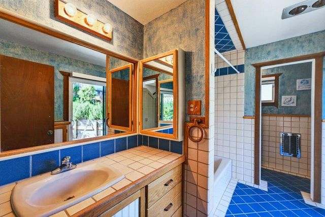 1 Gray Way, Watsonville, CA 95076