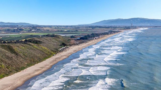 1 Gray Way, Watsonville, CA 95076