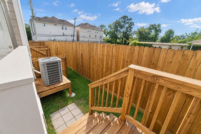3248 Creekmont Drive, Houston, TX 77091