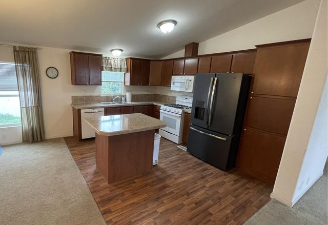 13945 S Academy Avenue, Kingsburg, CA 93631